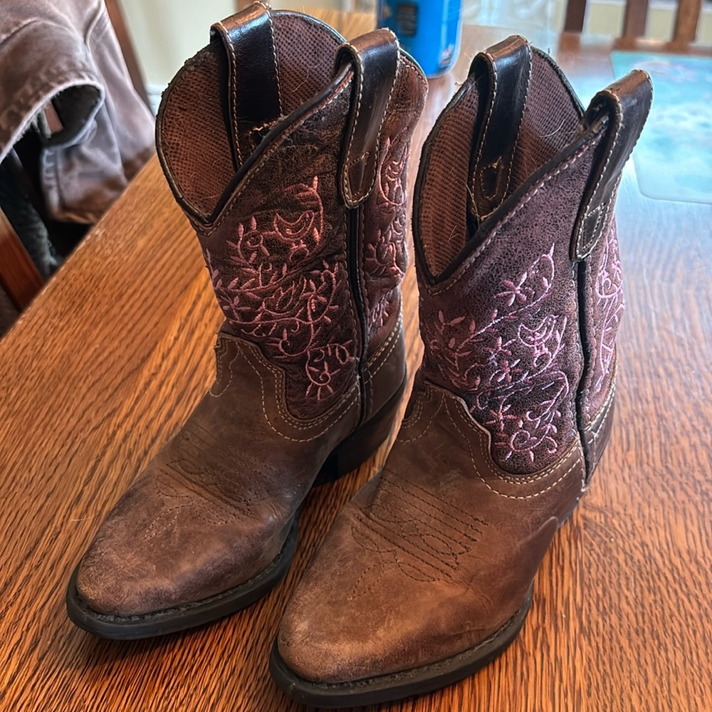 Children’s size 9 snip toe boot